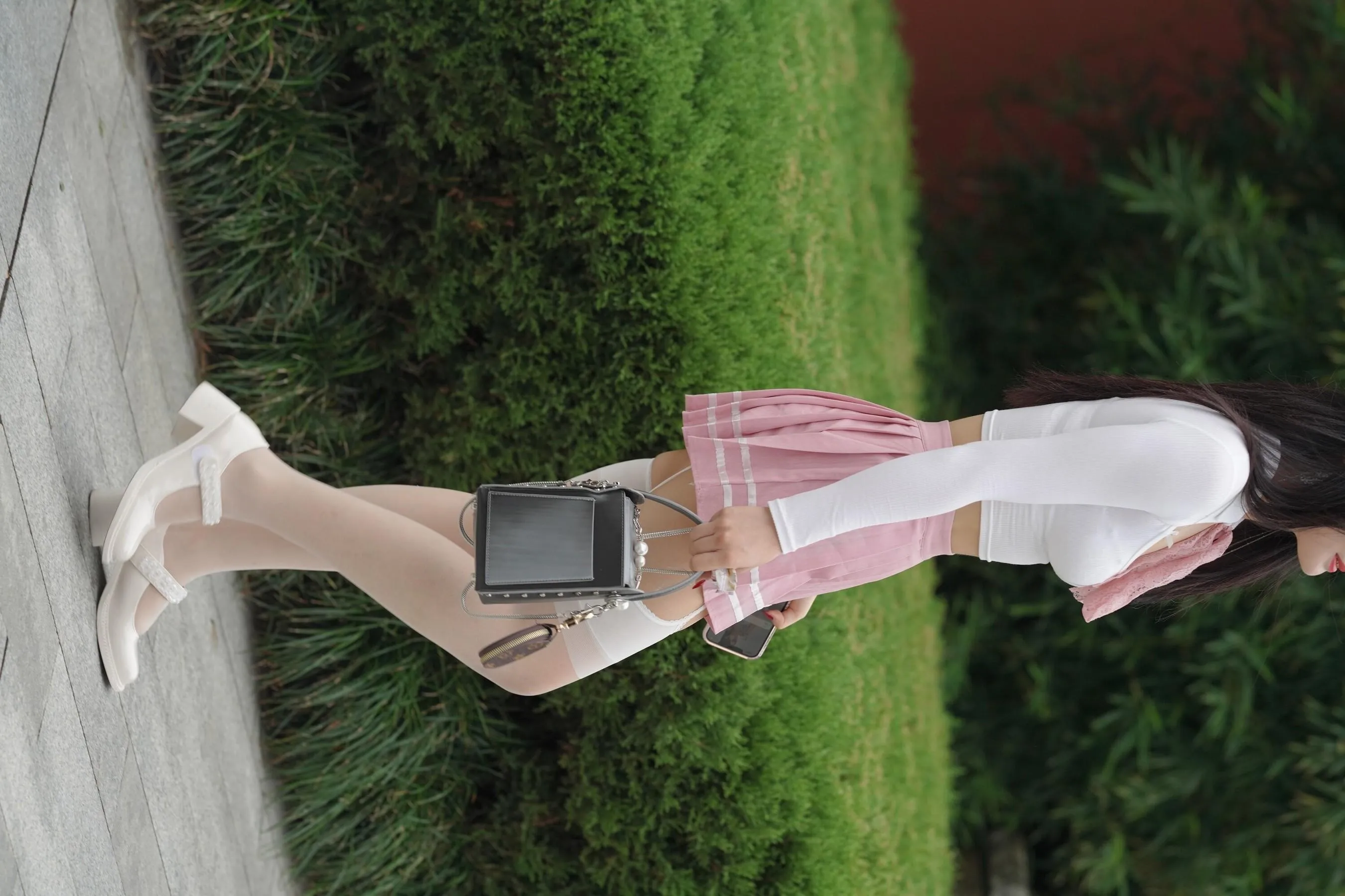 魔镜街拍 NO.161 街拍白丝吊带袜美女 [109P]插图8